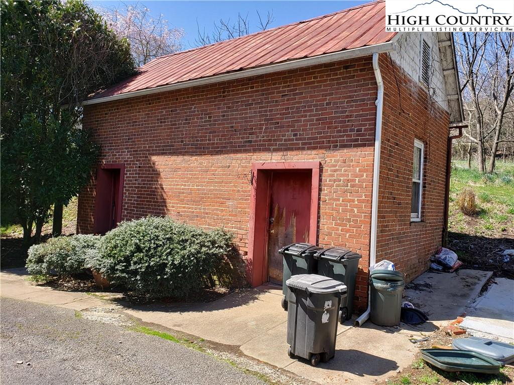 MLS 229509 412 West Stuart Dr., Galax, VA 24333