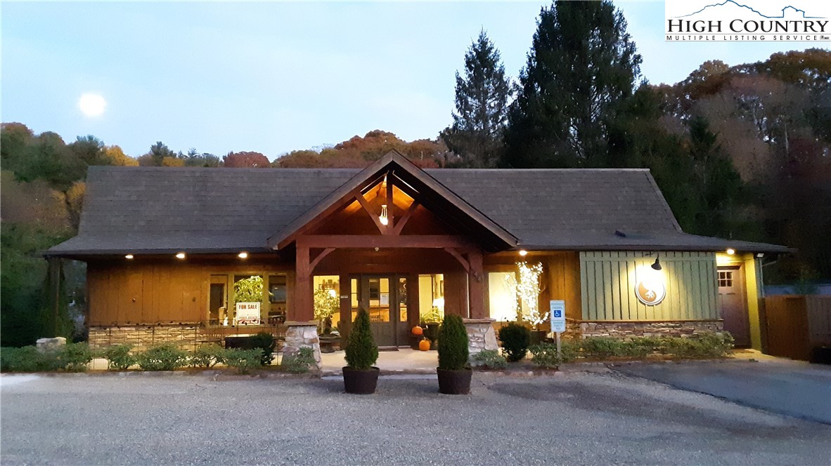 444 S Beech Mountain Parkway