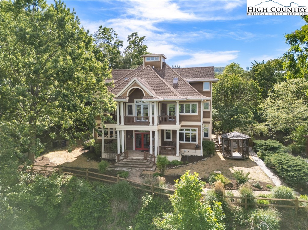 461 Summit Rise