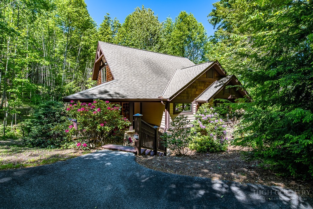 485 Woodlake Loop Road