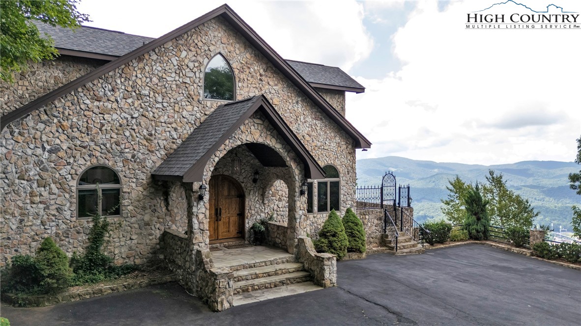 530 Howard's Knob Road