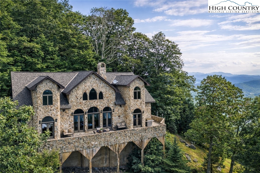 530 Howards Knob Road