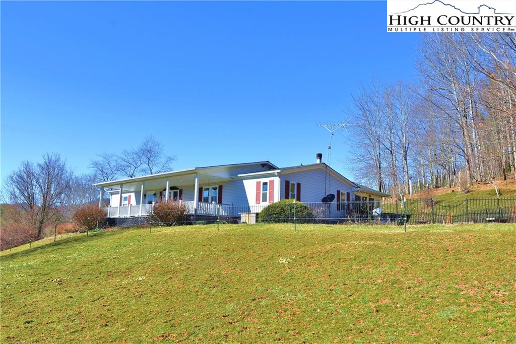 MLS 213517 548 Grassy Creek Road, Mouth of Wilson, VA 24363