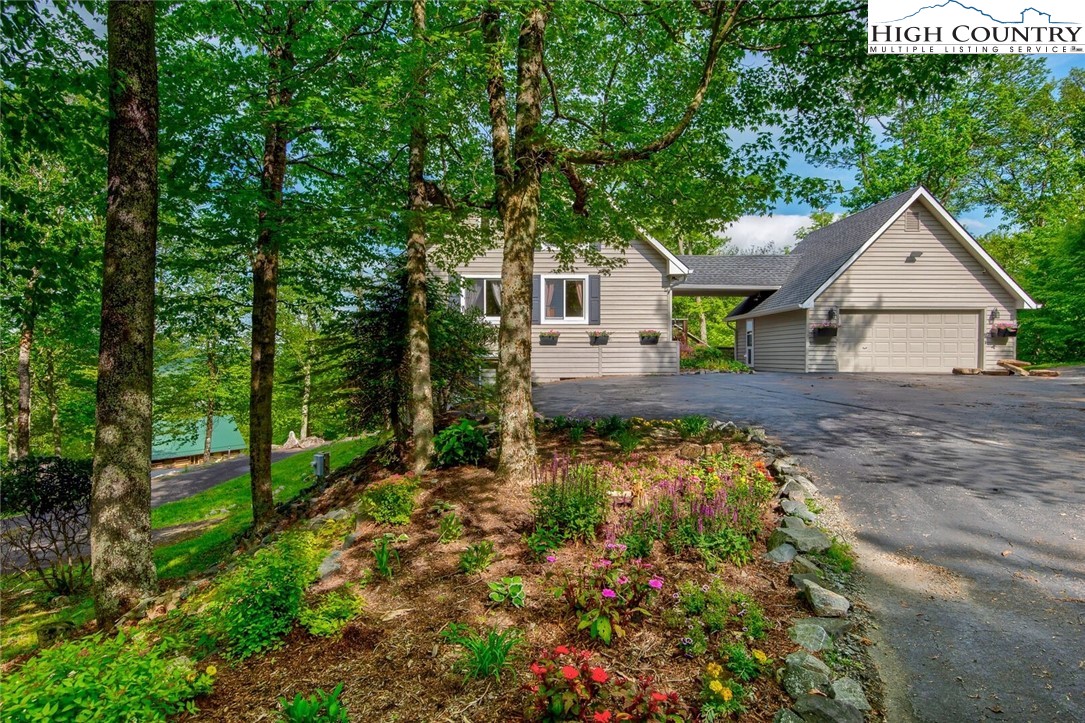 569 Shelter Rock Circle