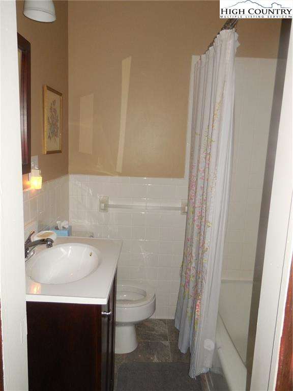 MLS 221737 651 Mountain Glen, Newland, NC 28657