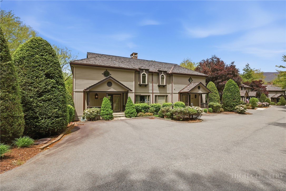 659 Clubhouse Drive E1