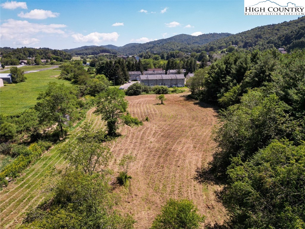 7.58 acres End of Chase Hill Drive