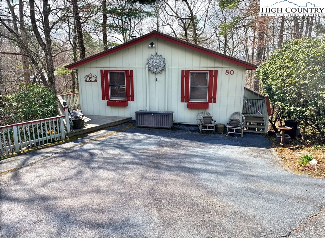 80 Thornwood Loop