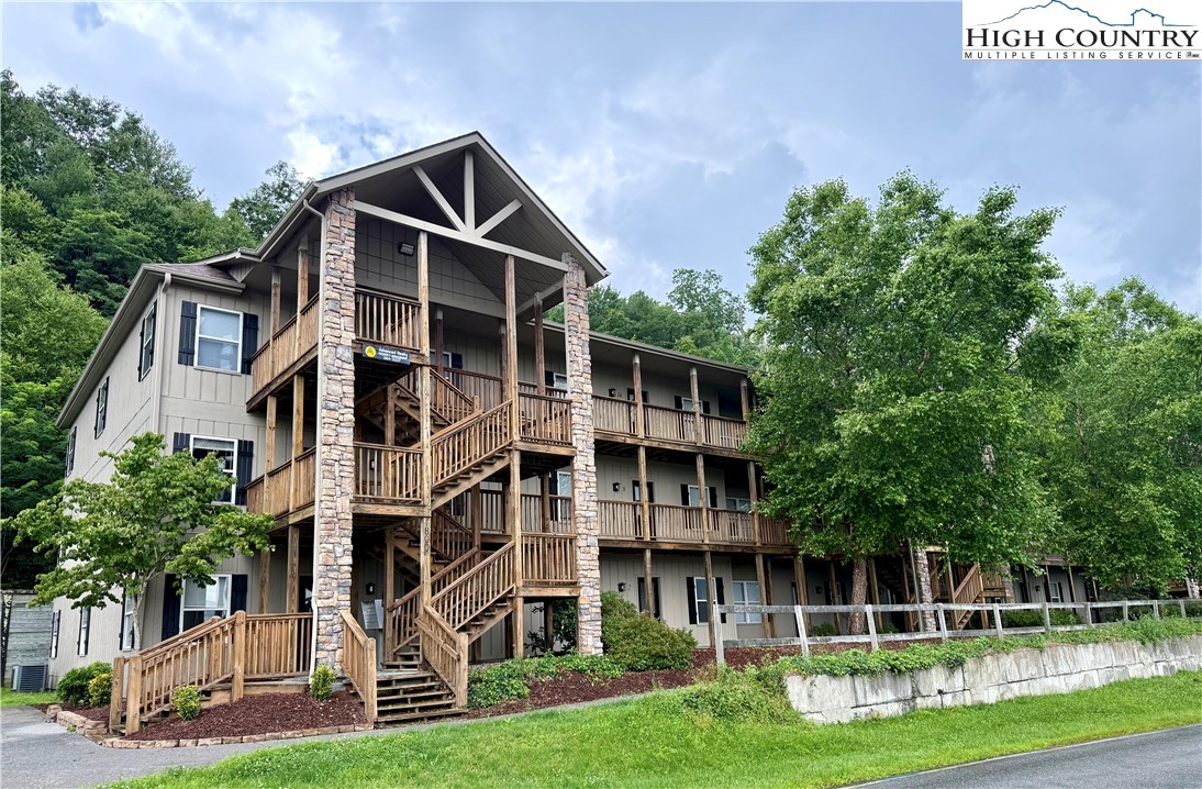 800 Meadowview 17