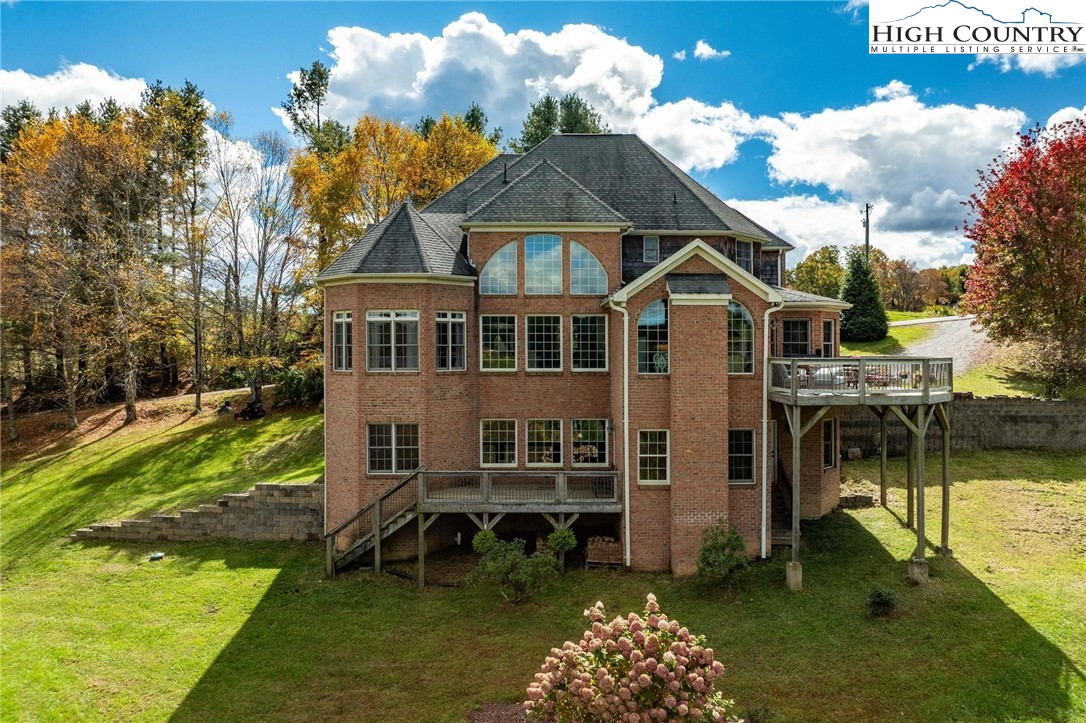 811 Chestnut Knob Road