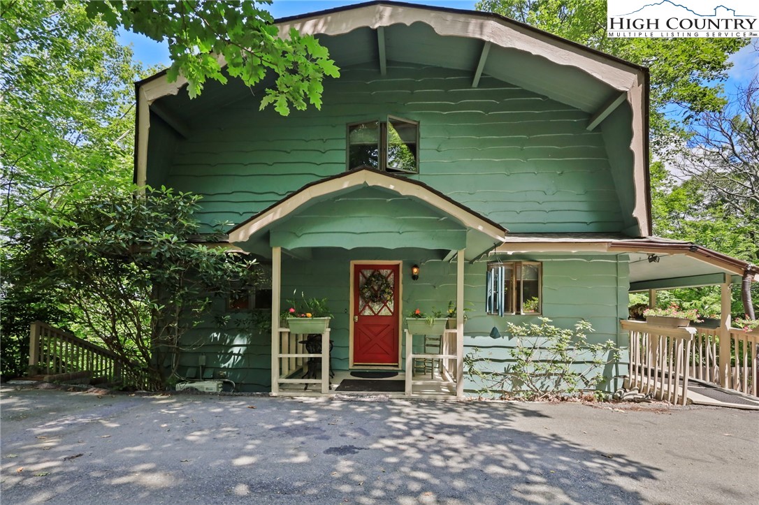 867 Ski Acres Drive