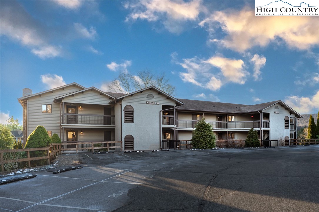 884 Chetola Lakes Drive 302 Cardinal Bldg.