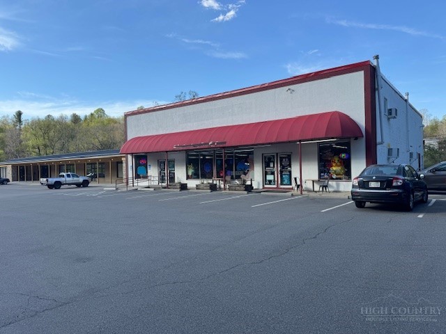 926 Business Hwy 221
