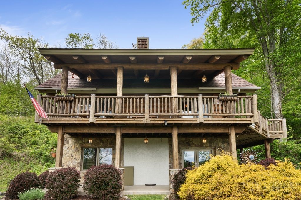 950 Atria Lane