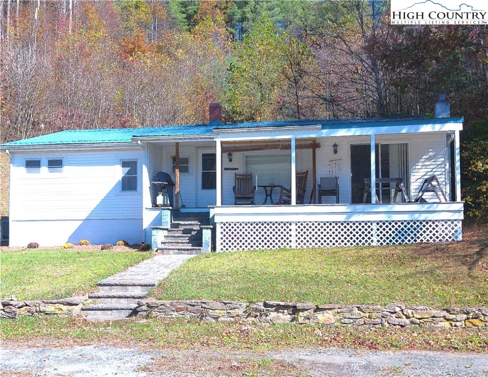 9752 Old Highway 16 Highway