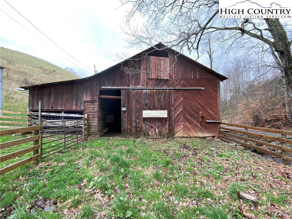 MLS 221058 982 Buttermilk Road, Trade, TN 37691