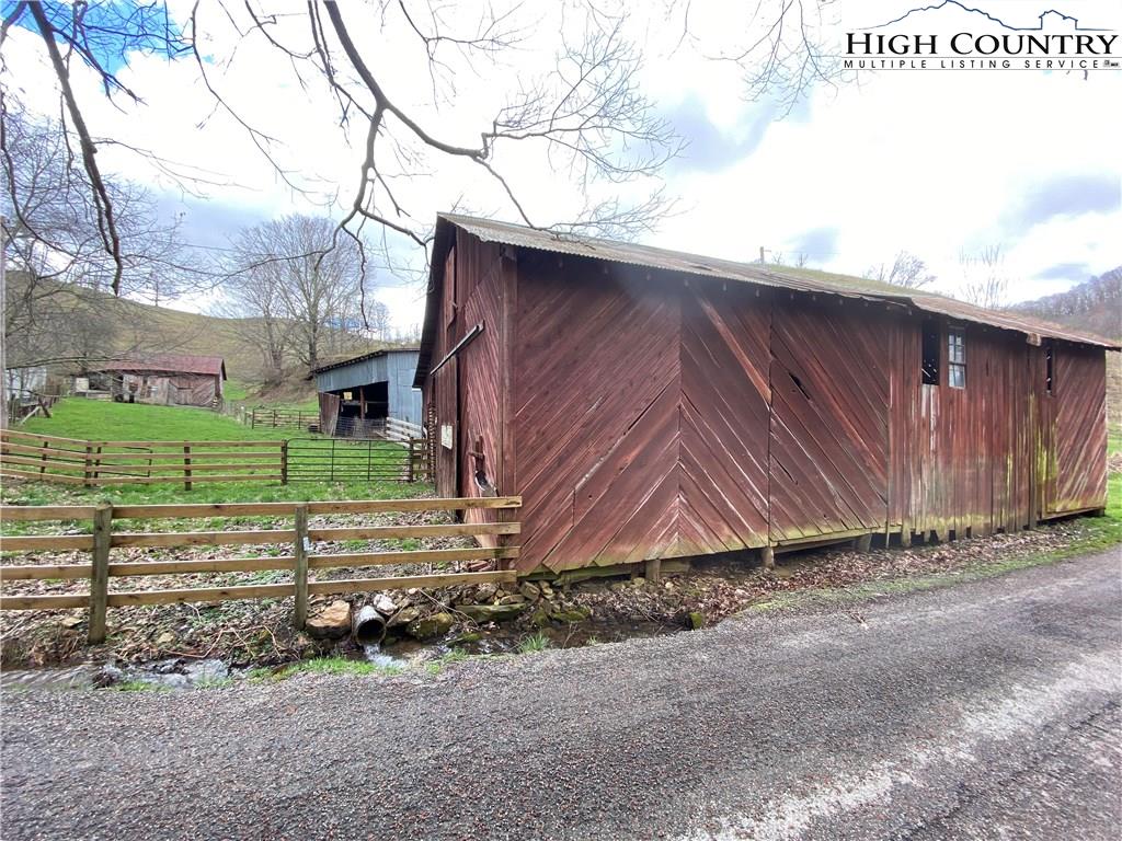 MLS 221058 982 Buttermilk Road, Trade, TN 37691