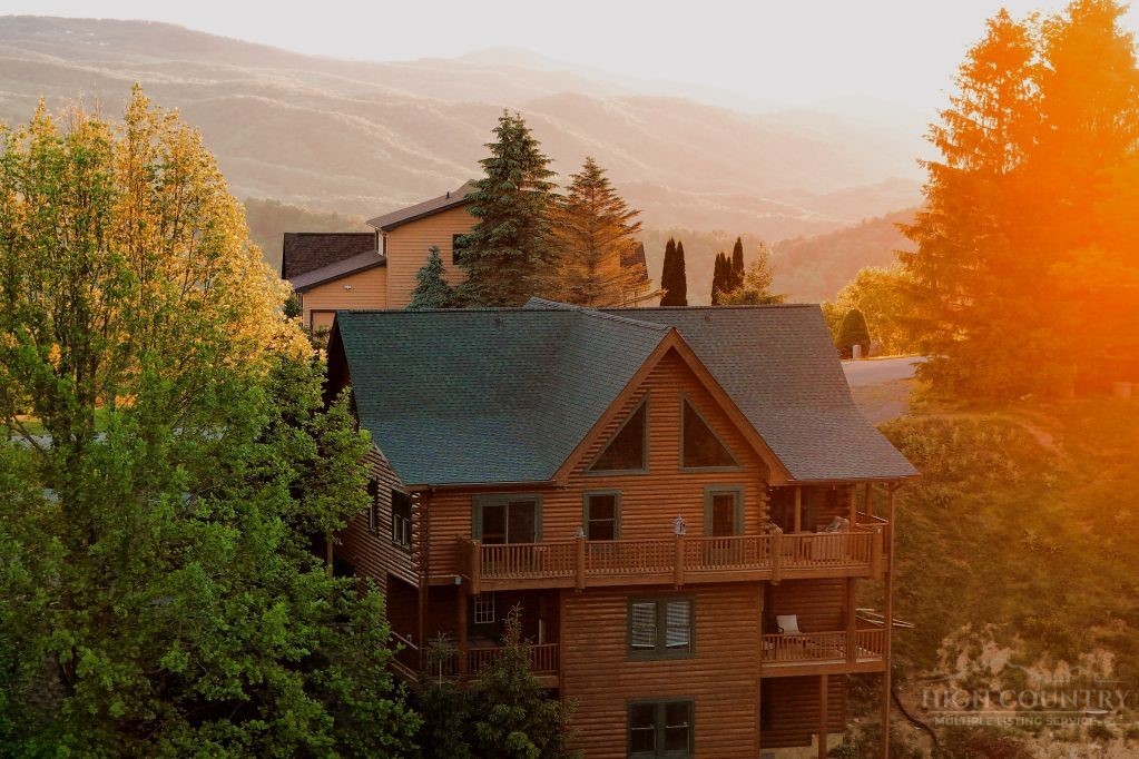 989 Scenic Drive
