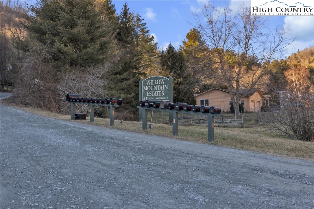 994 & 996 Willow Mountain Drive