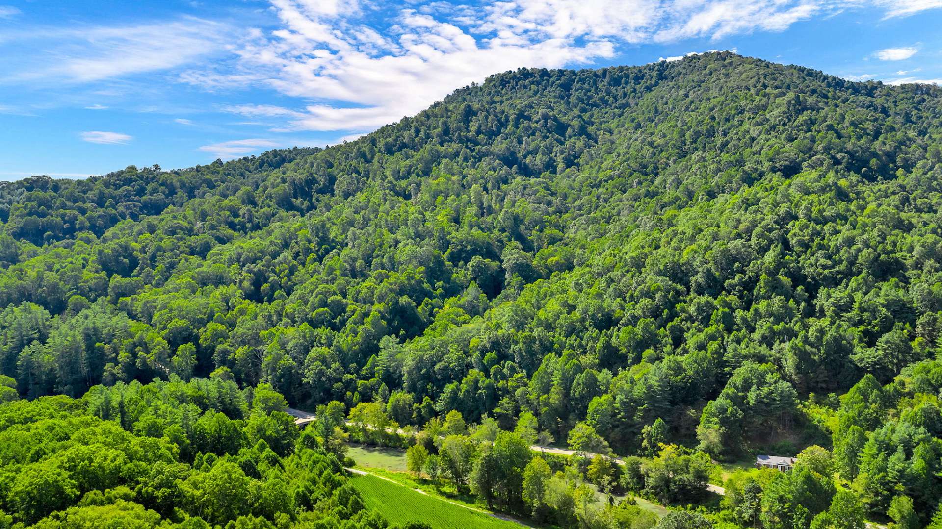 It is unusual to find privacy with proximity to local river recreation.