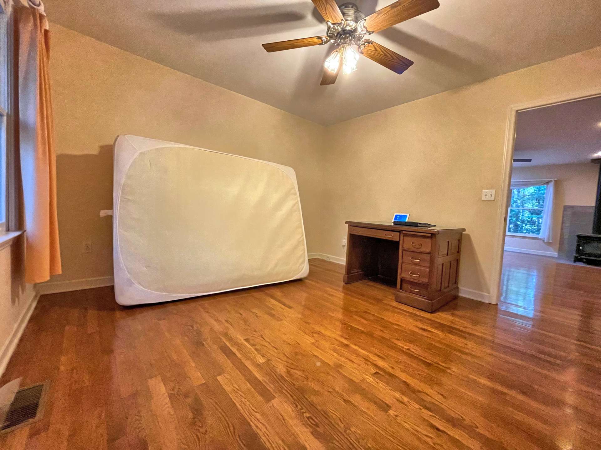 Front office could also be used as a bedroom.