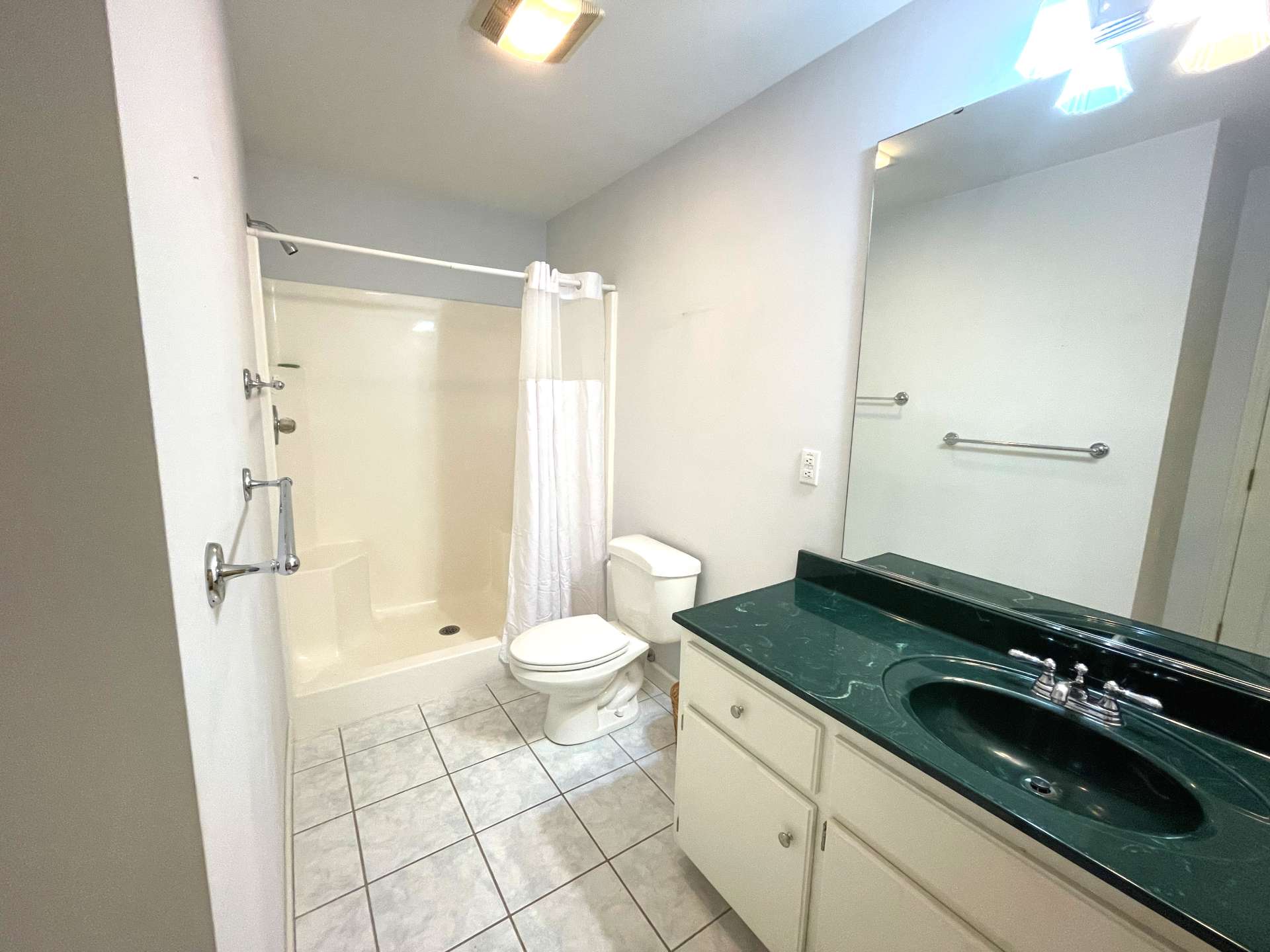 Hallway bath beside the guest bedroom.