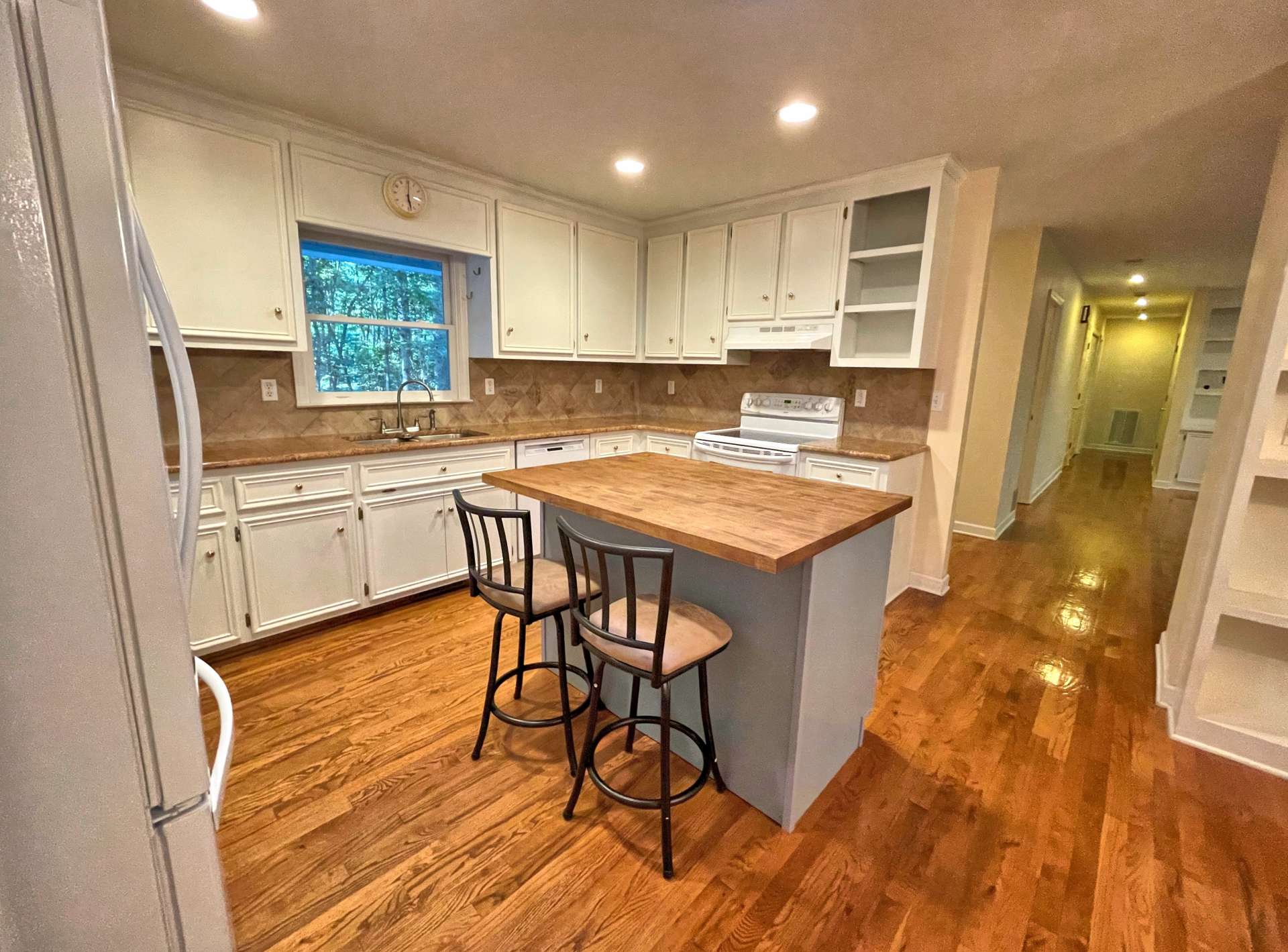 Kitchen has plenty of storage