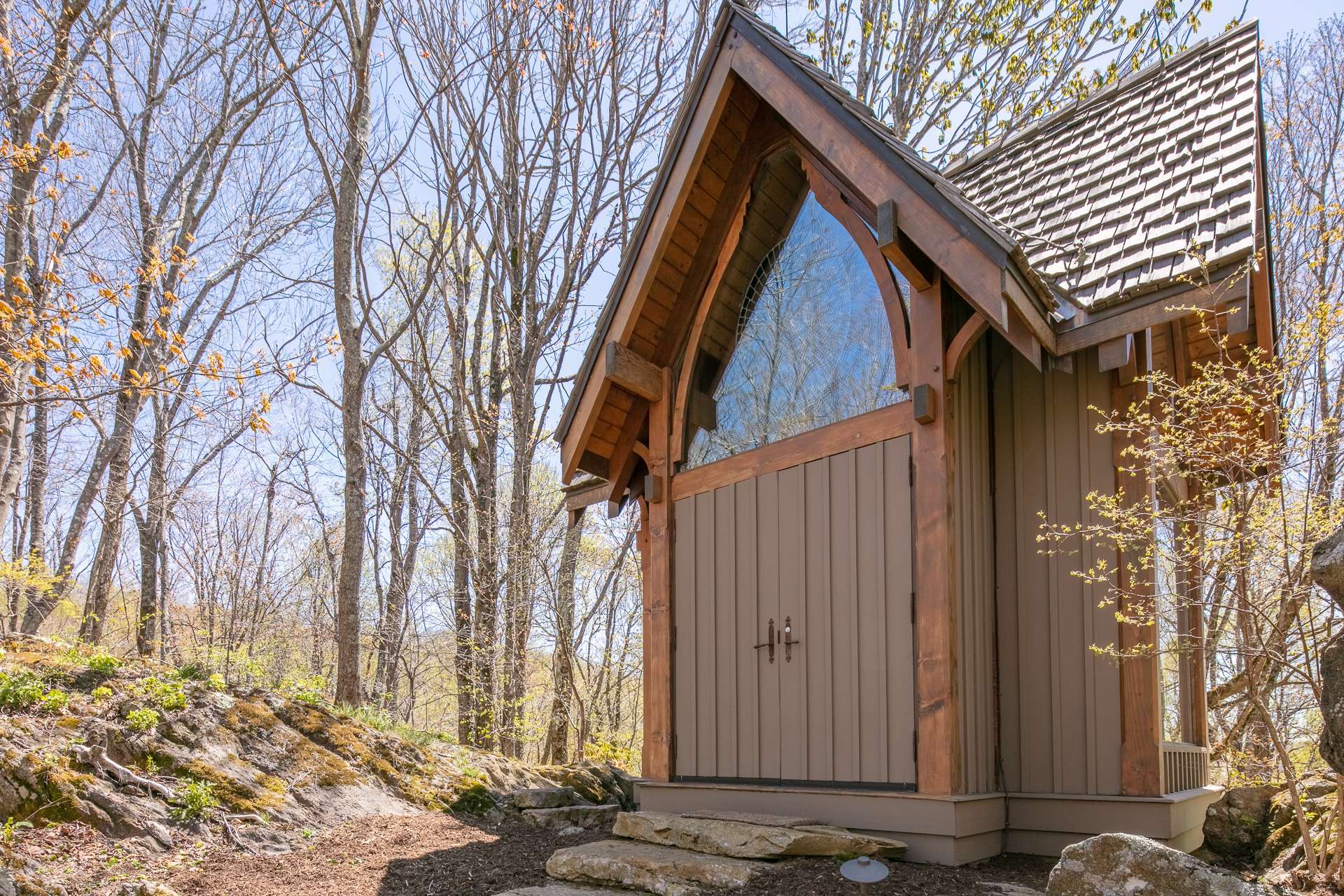 Adding to the uniqueness of this property is a small chapel, suitable for prayer/meditation or art/yoga studio; wind turbine which offsets consumption; and an 11-circuit medieval labyrinth designed by the owner to create a quiet place for prayer and meditation.