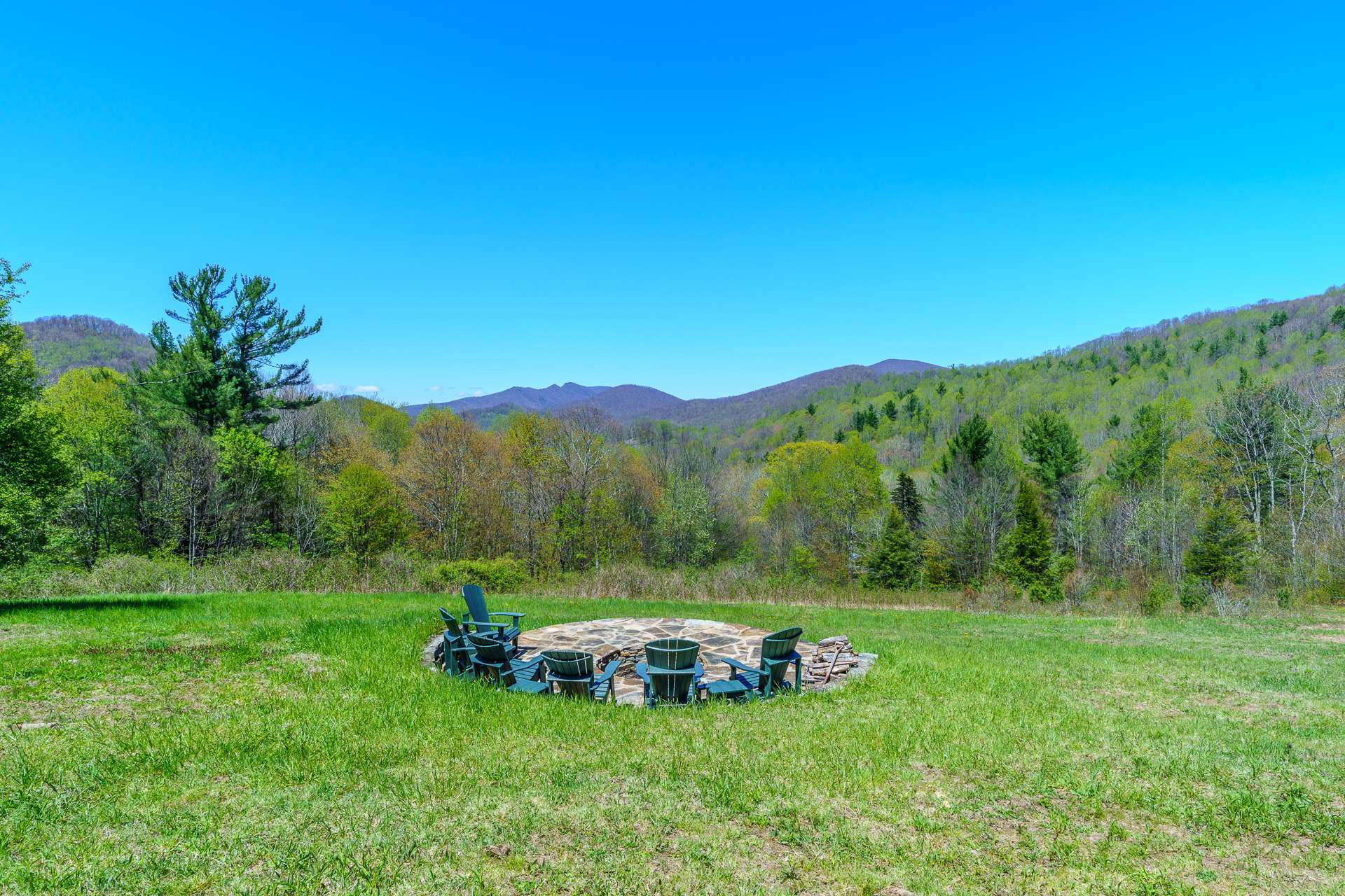 Thoughts of Mountain Top Living conjure up images of peace, tranquility and security… Sanctuary Mountain, a 75-acre private estate in Todd, NC, will not disappoint!