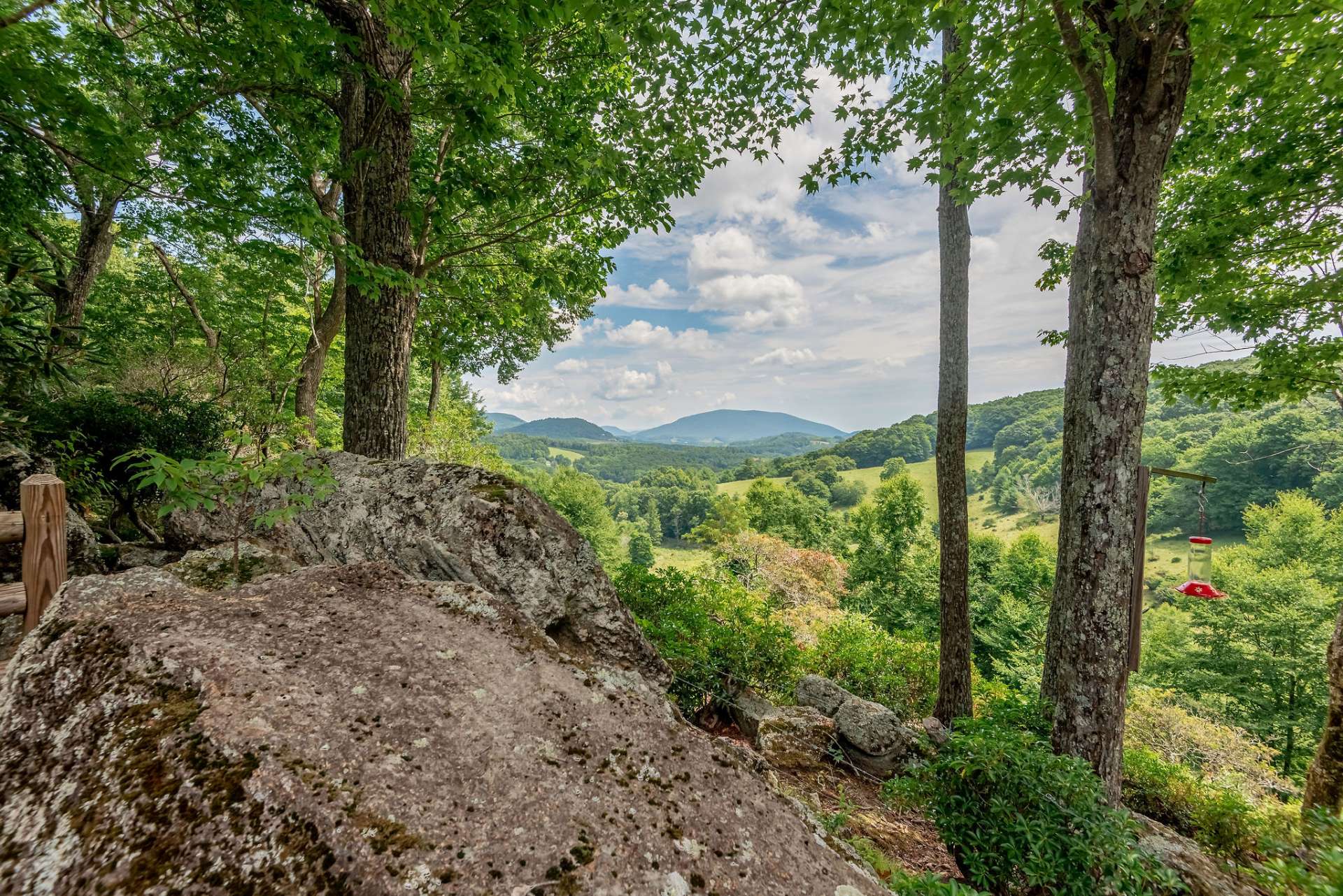 Natural private setting with amazing mountain views.