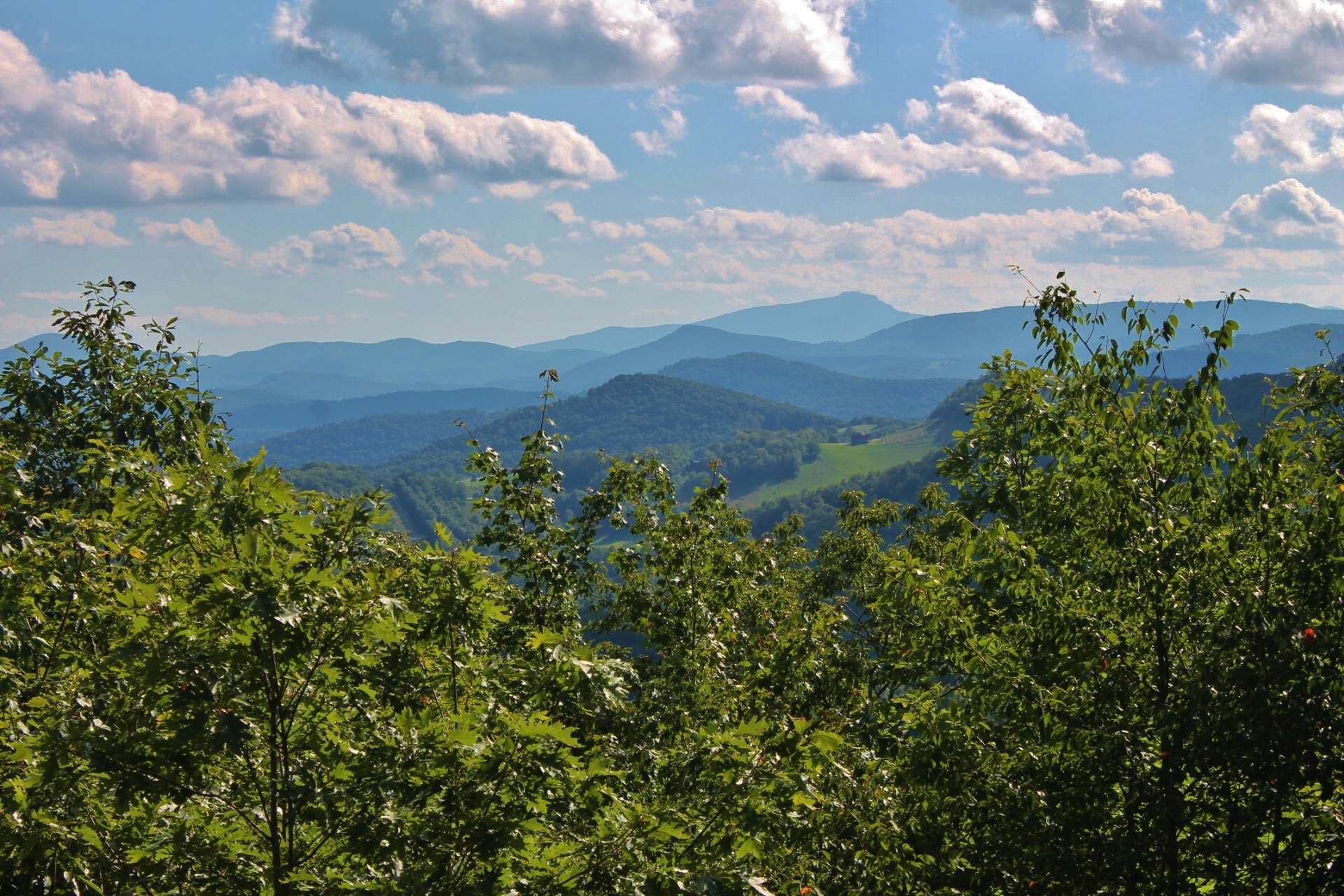 Relax on the back deck and enjoy these long range southwestern mountain vista views that includes Grandfather Mountain.