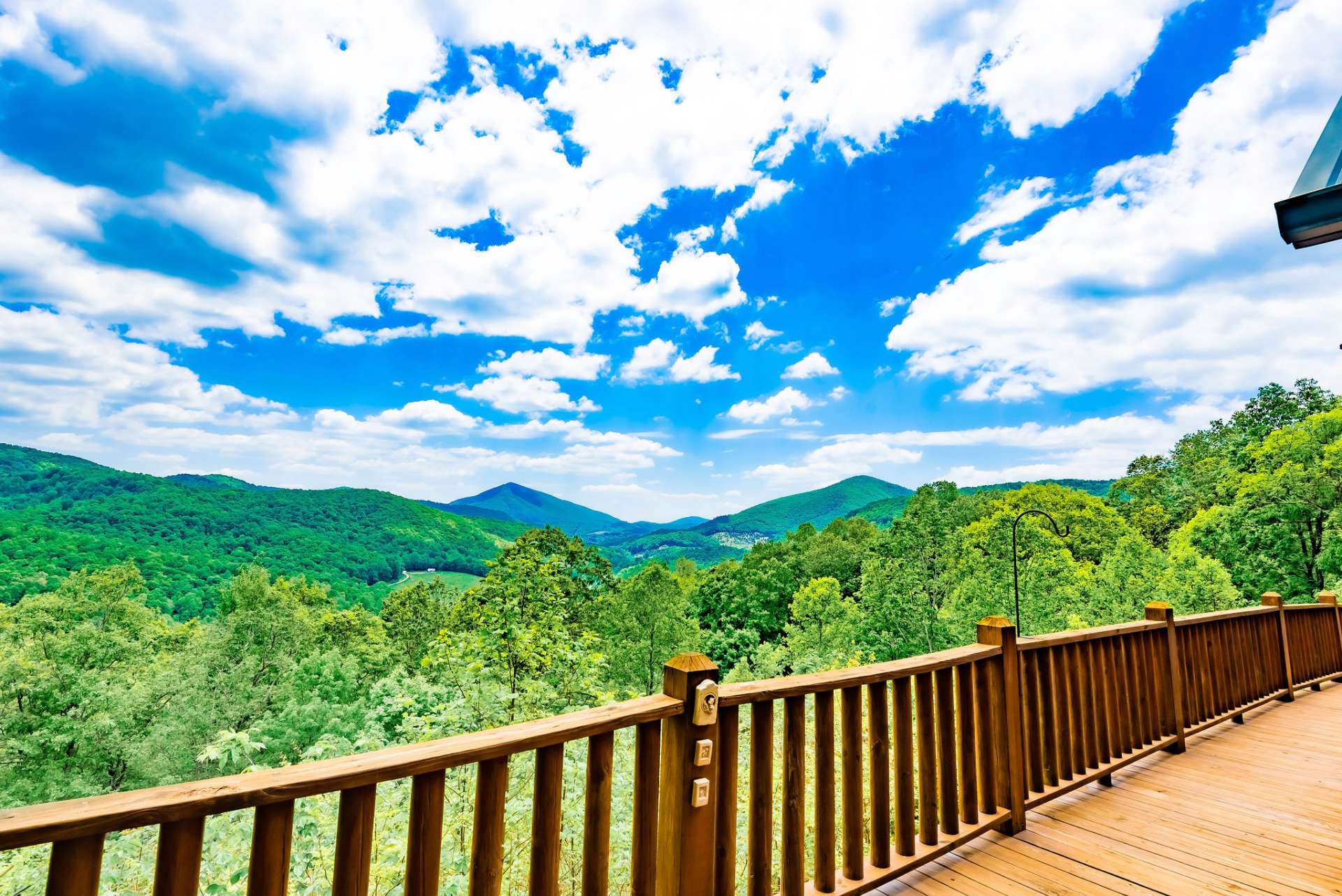Relax on the sprawling open wrap deck and enjoy fabulous long range mountain vista views.