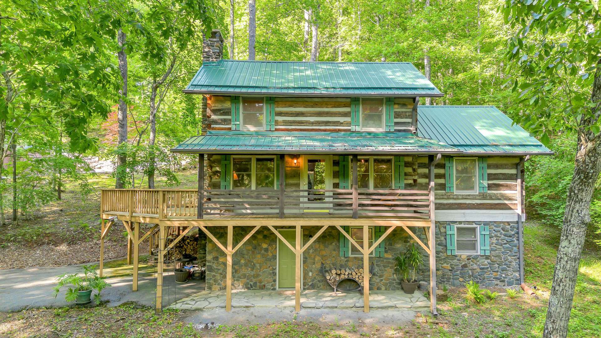 This High-Country hideaway is ready to welcome you home.