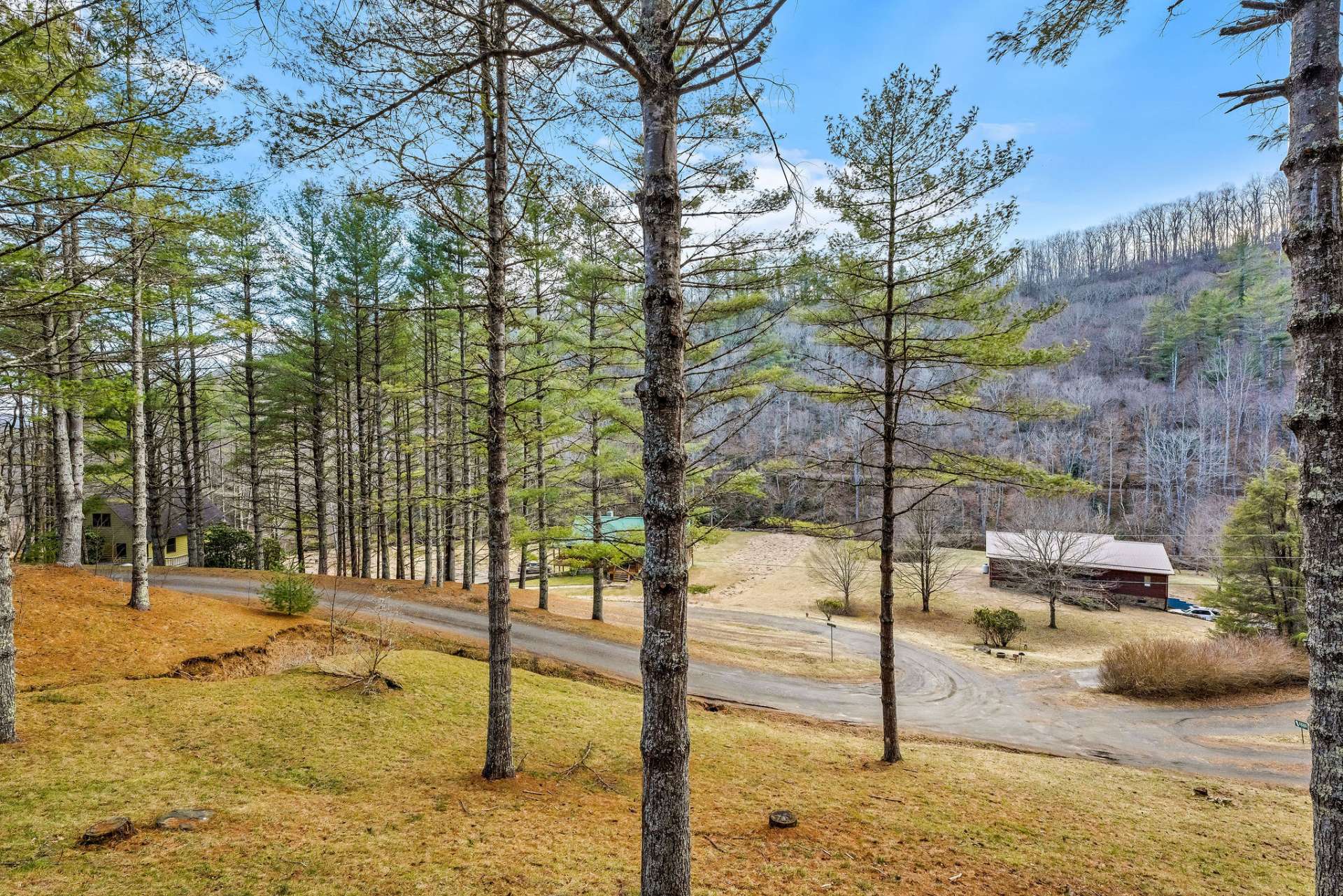 The location is perfect to enjoy shopping and dining in West Jefferson or Boone.