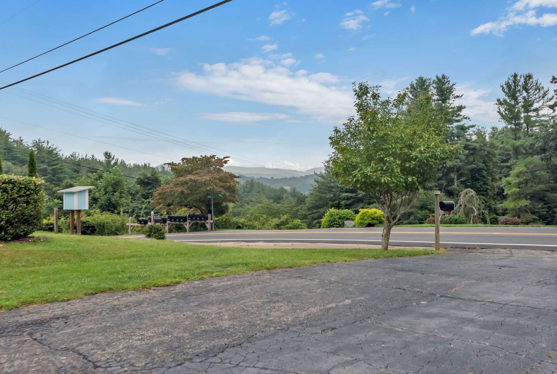 Mountain views from your front yard!