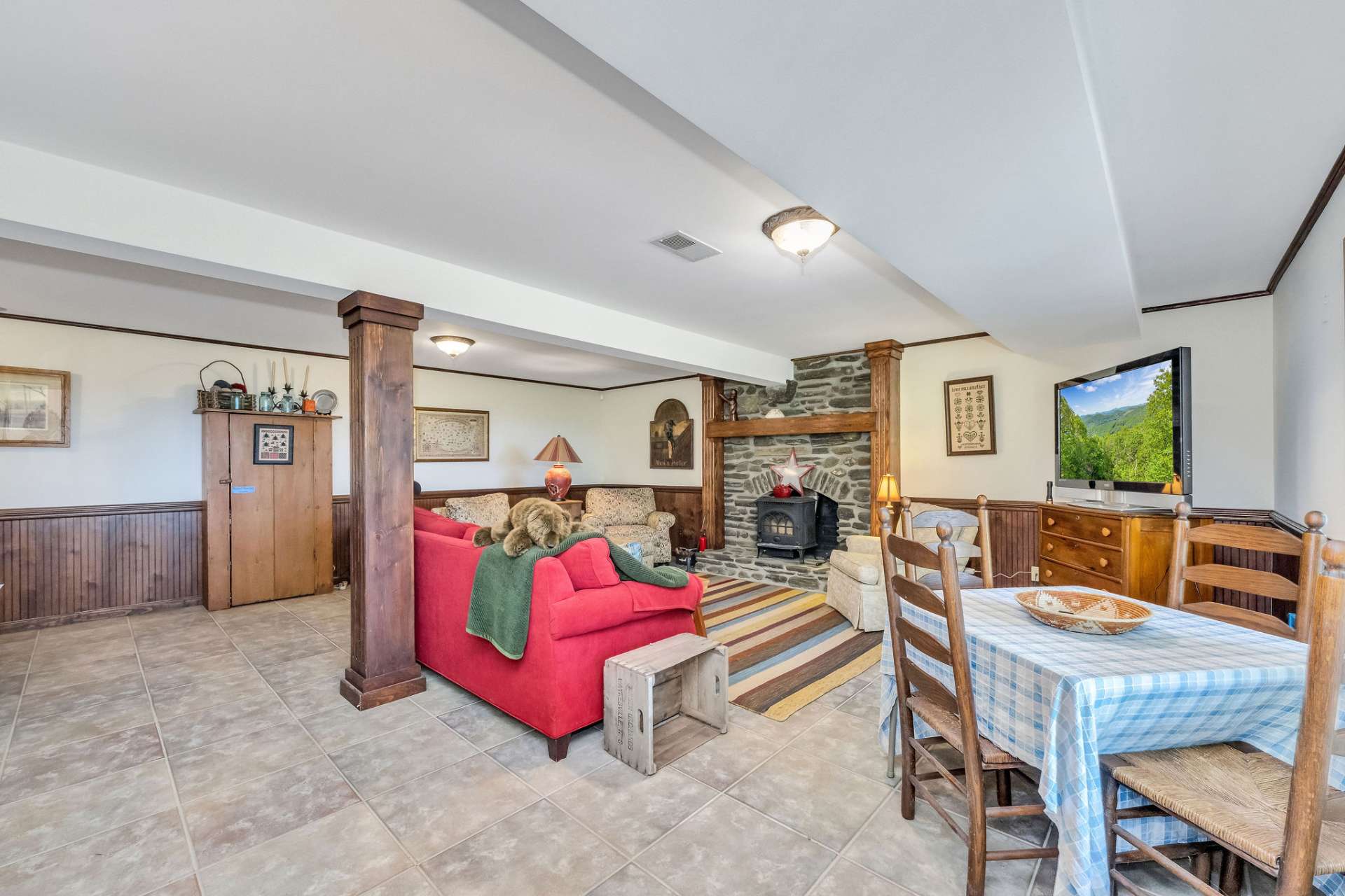 Whether you envision a game room, home gym, or space for favorite hobbies, this adaptable area makes it possible.