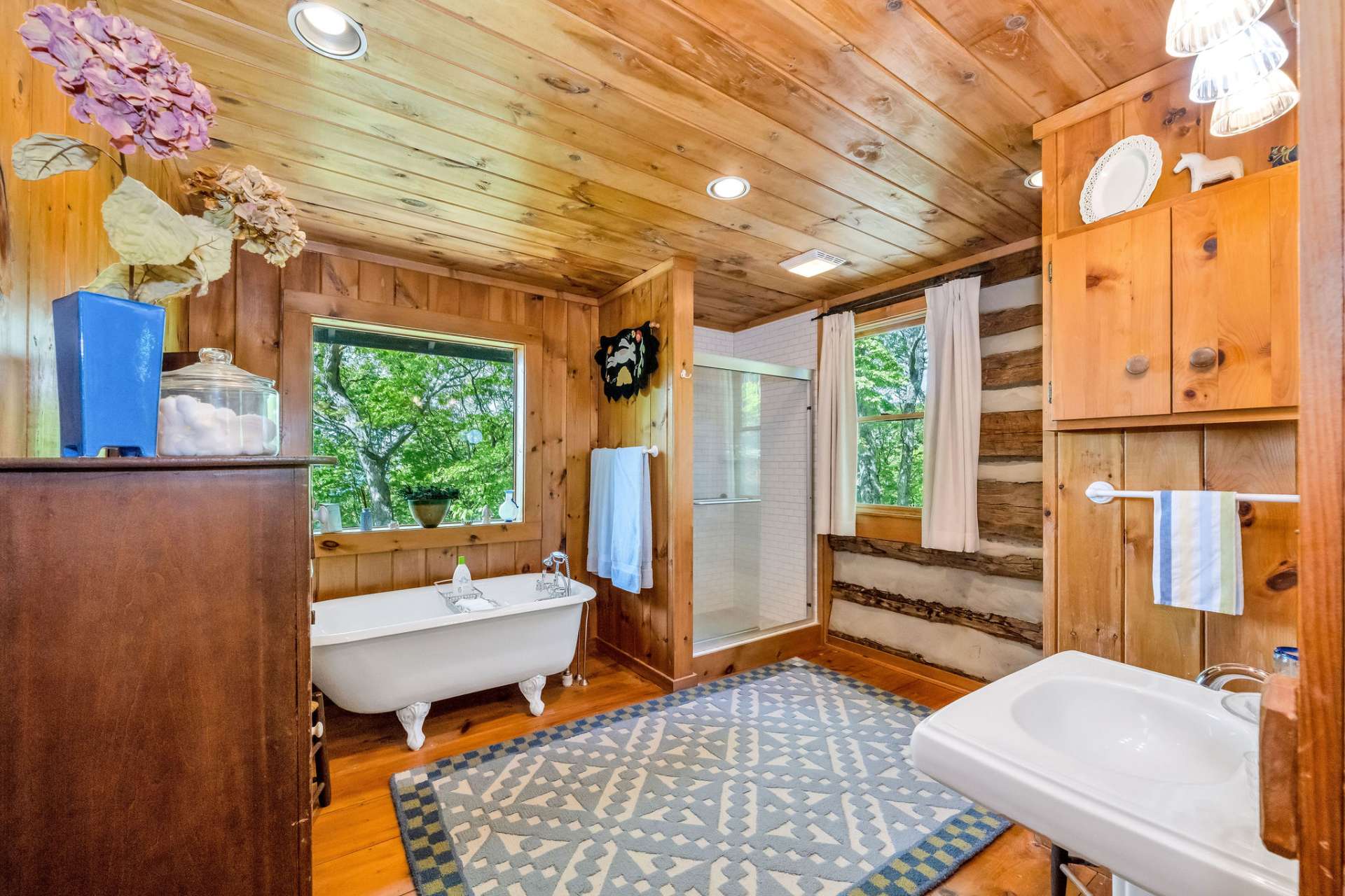 Unwind in the clawfoot tub beneath a picture window in the primary ensuite, where evening soaks come with a front-row seat to the night sky.