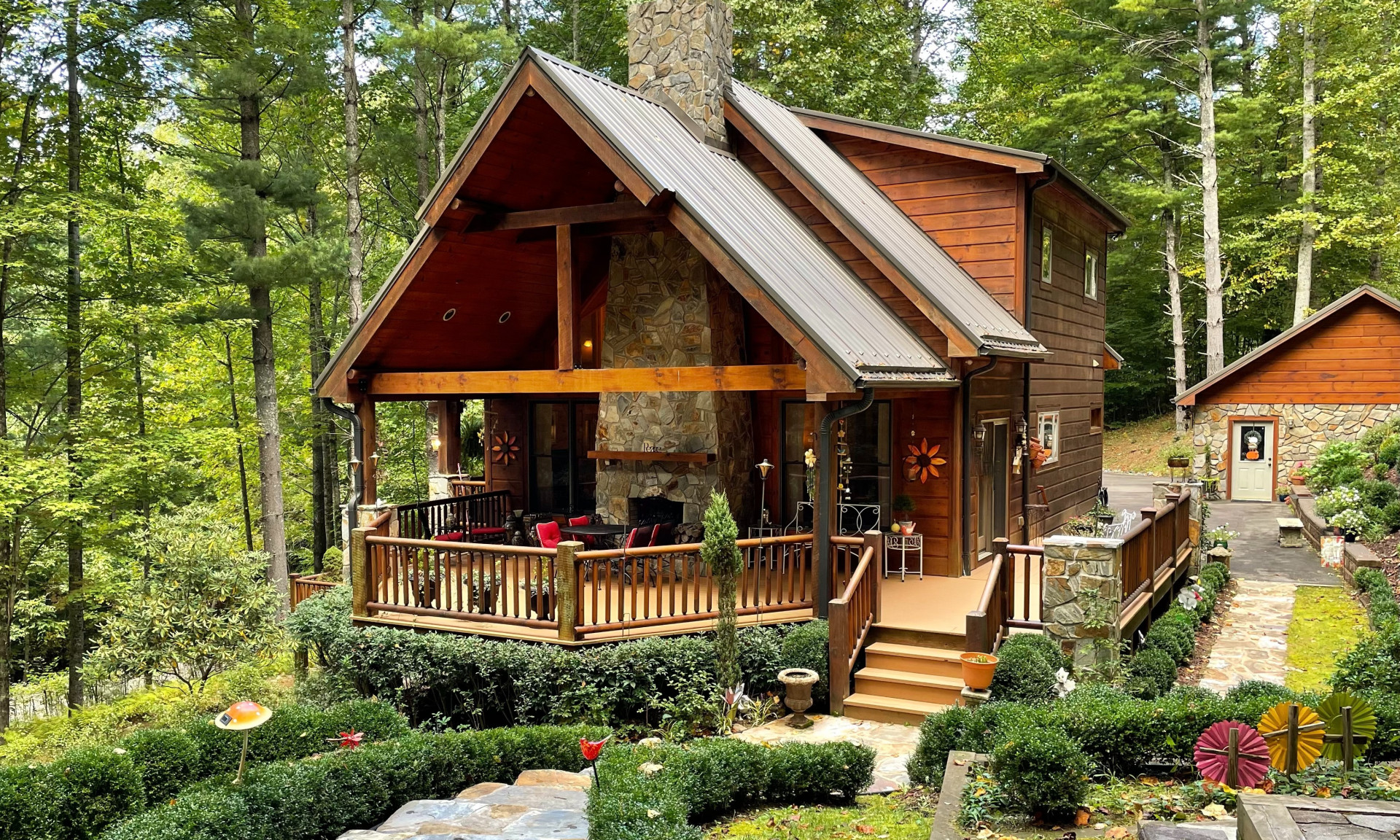 Blue Ridge Mountain Log Cabin tucked in the woods with huge covered deck with outdoor fireplace!