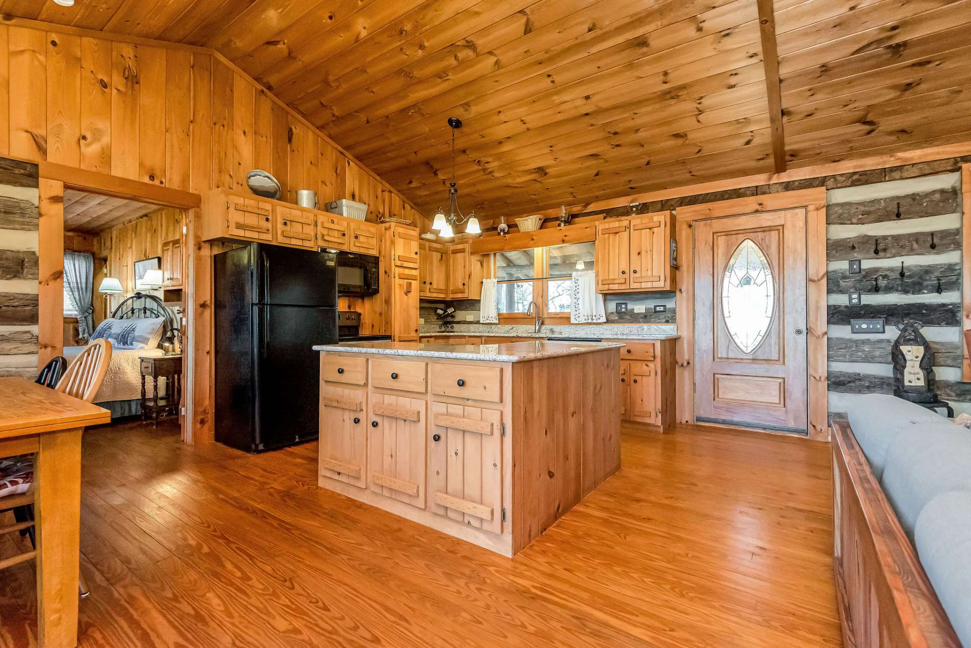 This cabin's open floor plan lends itself to easy entertaining.