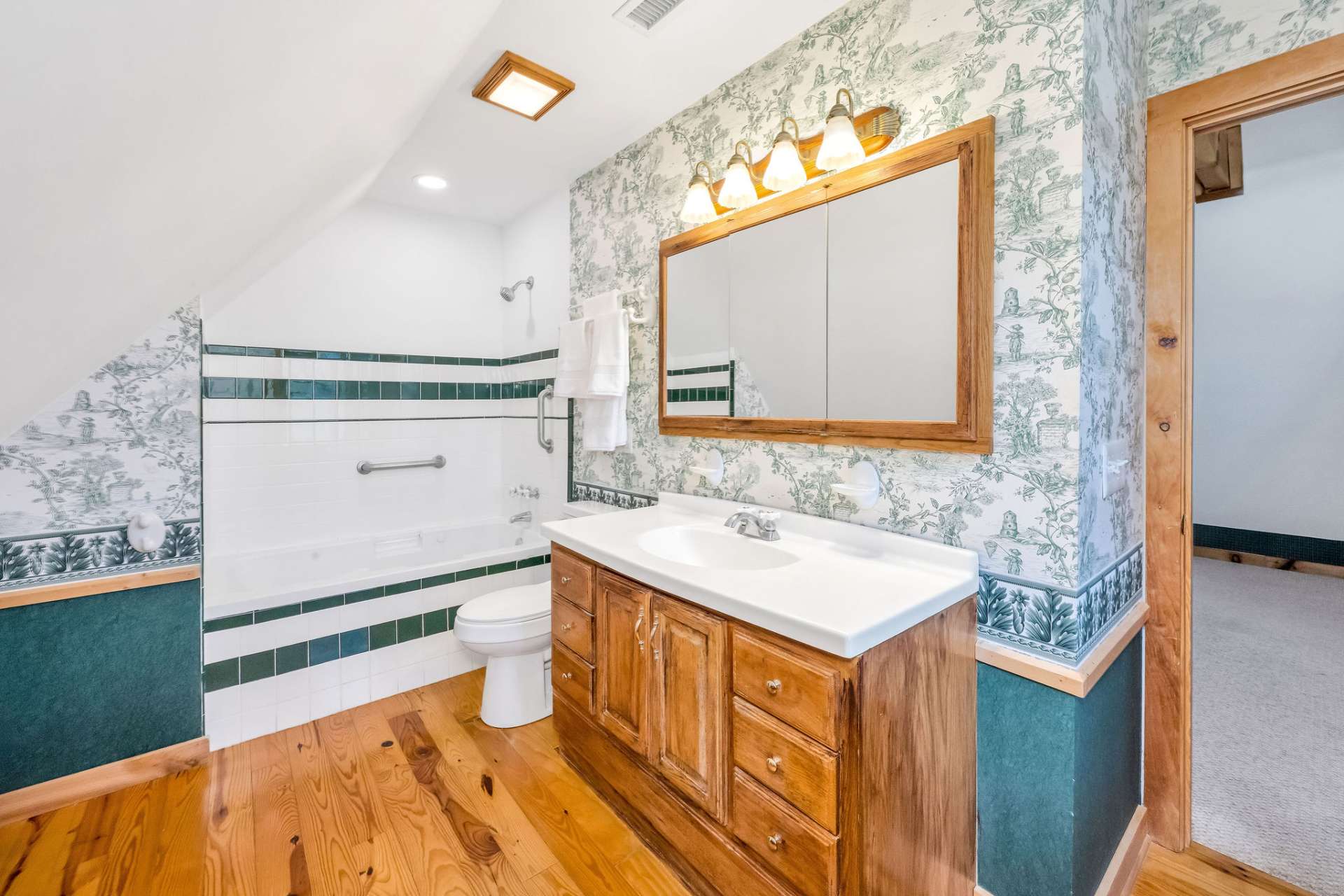 Upper level bath