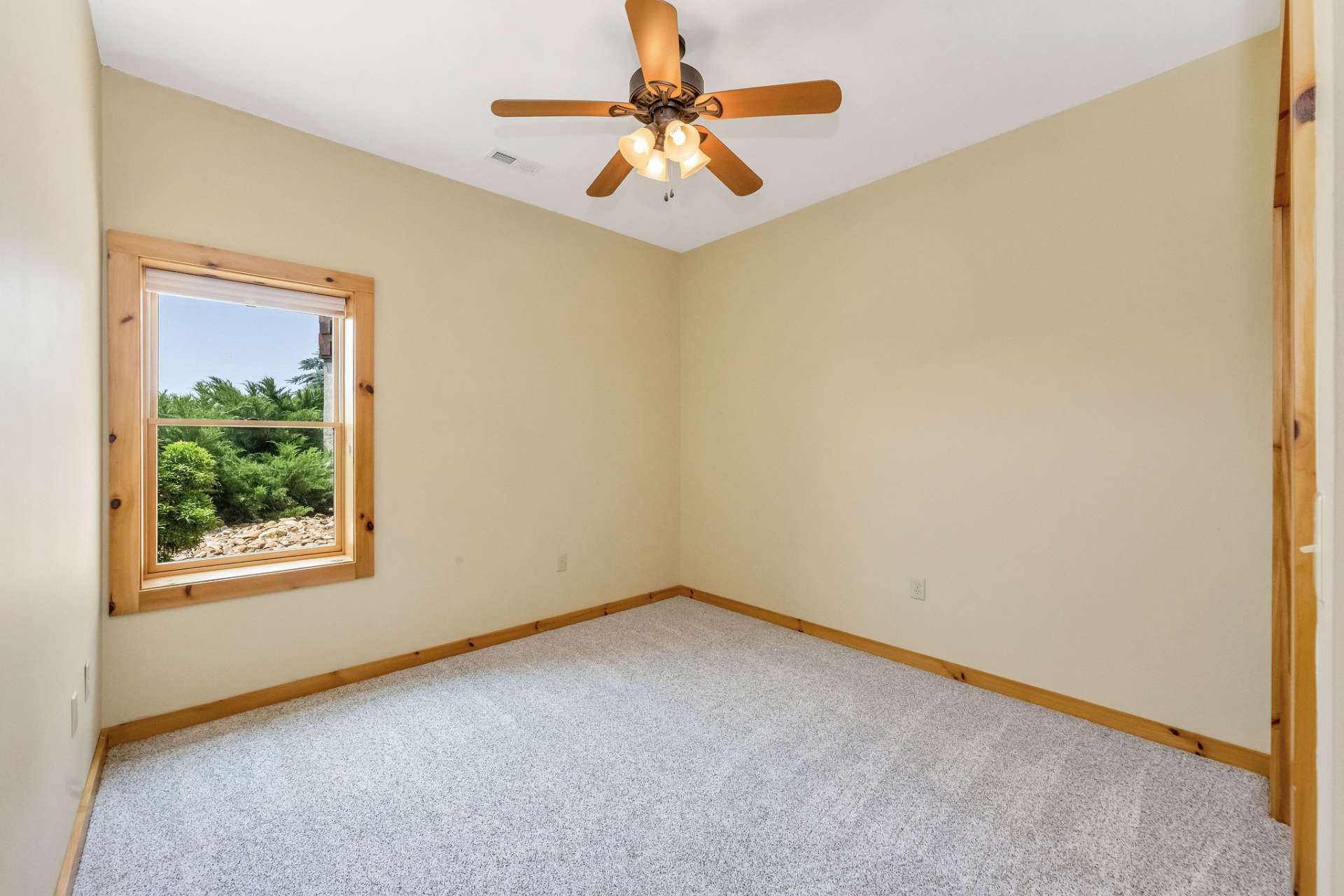 This carpeted lower-level room offers flexible space that’s perfect as a bedroom, office, or hobby room.
