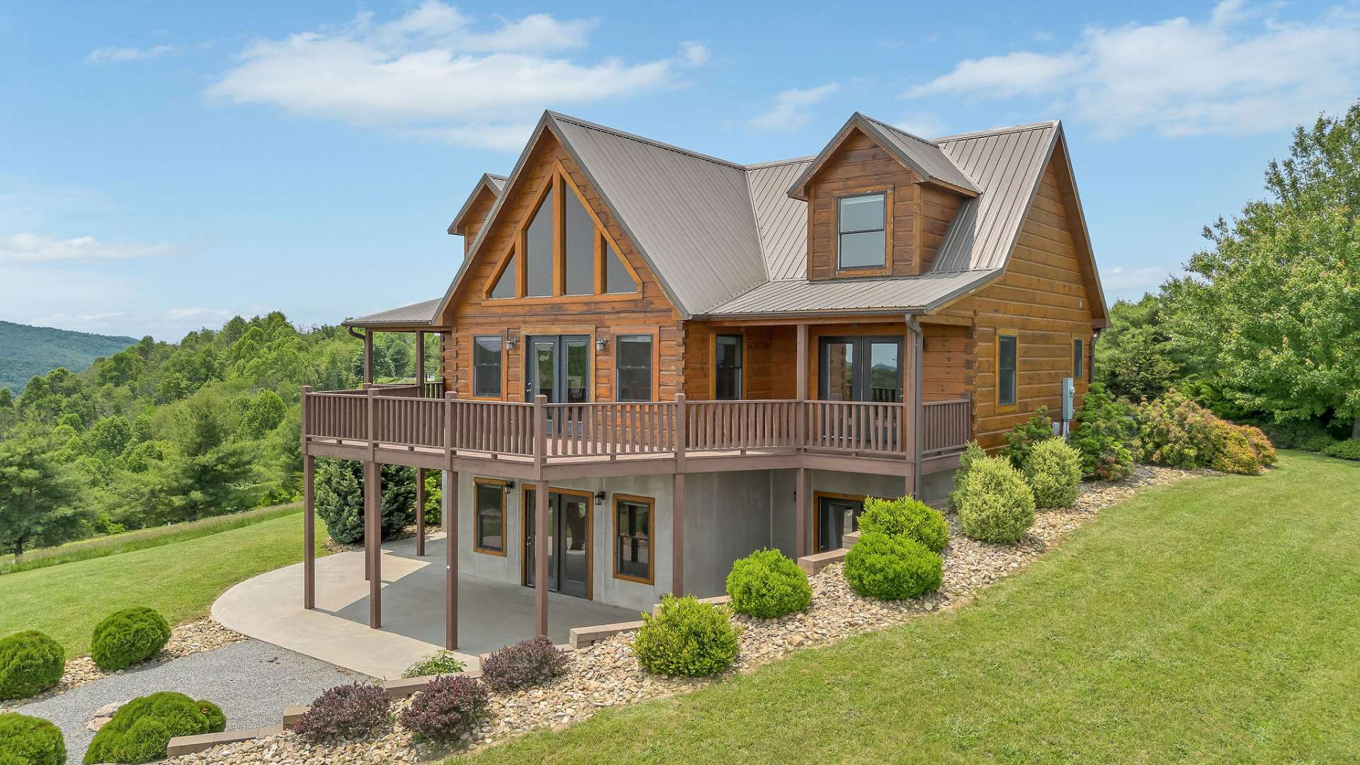 Whether you're enjoying morning coffee, hosting family or friends, or stargazing under clear skies, this outdoor space offers a front-row seat to nature’s grandeur.