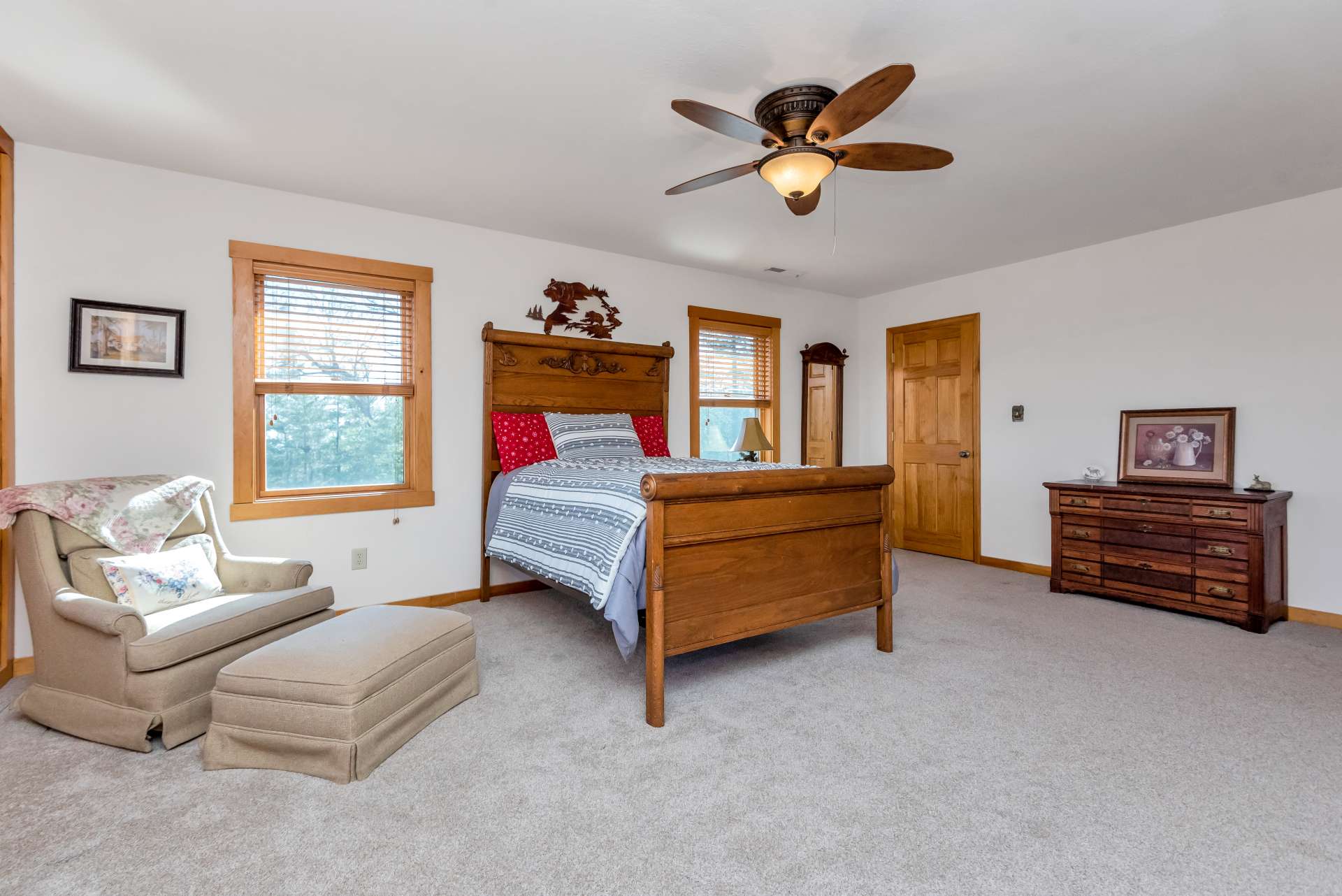 Spacious primary bedroom.