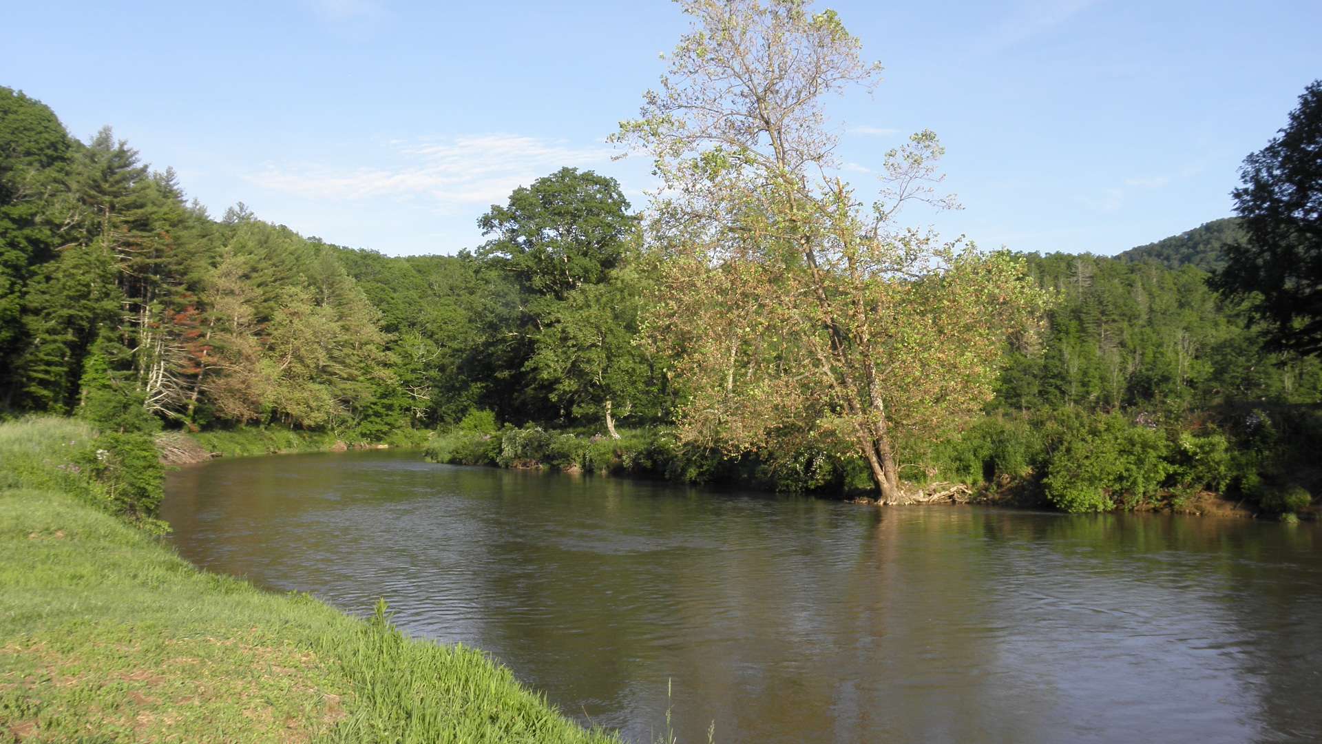 Brightwater on the New River is a gated community located on the banks of the South Fork of the New River in the southern area of Ashe County, NC Mountains.