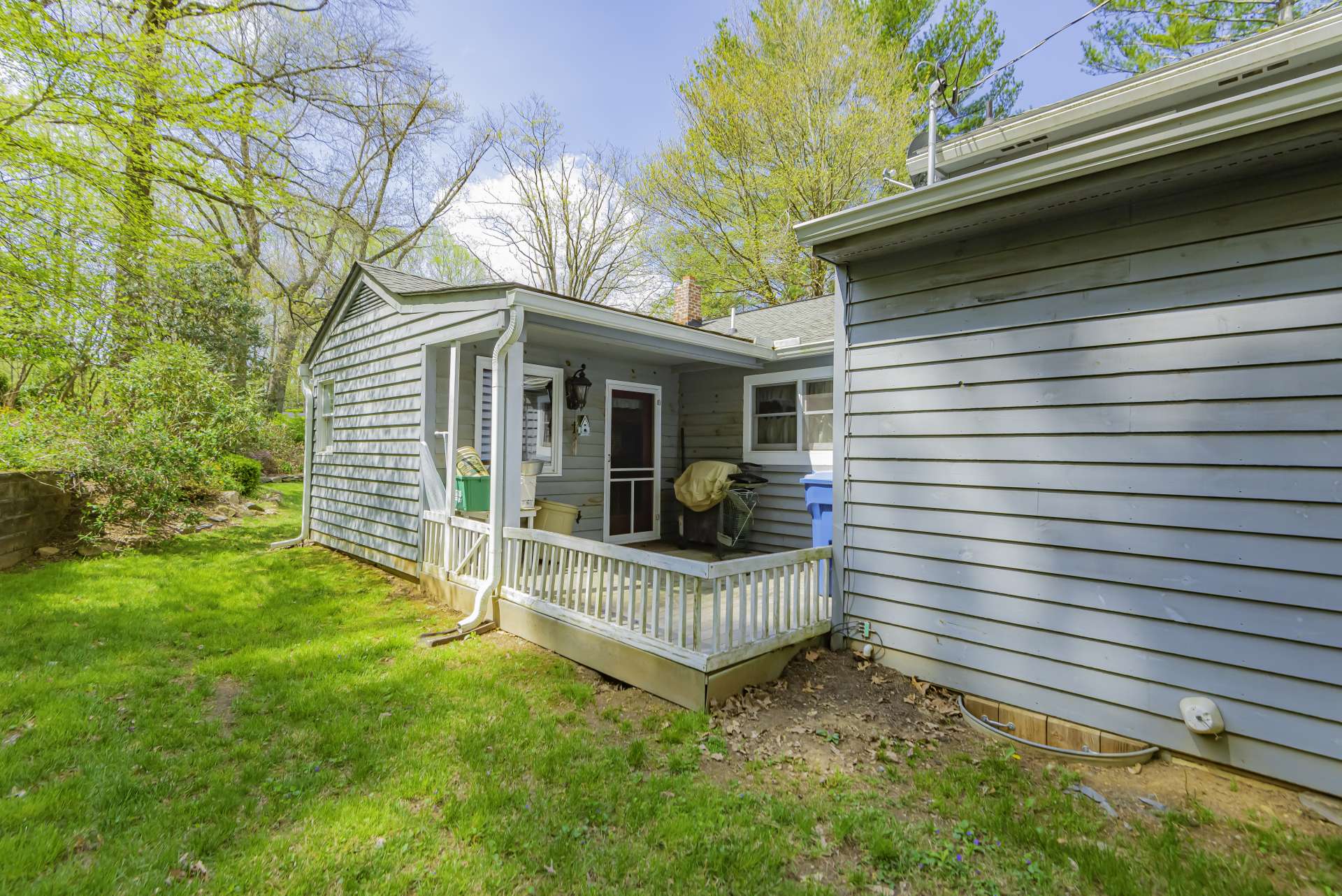 An open deck in the back offers outdoor grilling and dining opportunities.