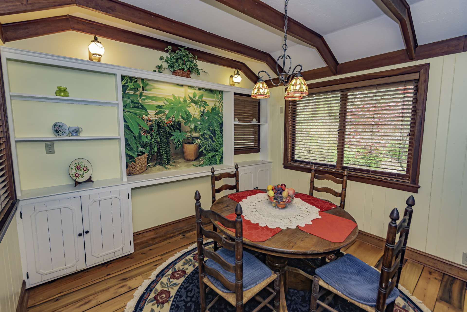 A small dining area off of the kitchen is an ideal place to enjoy your morning coffee and those quick meals on the go.