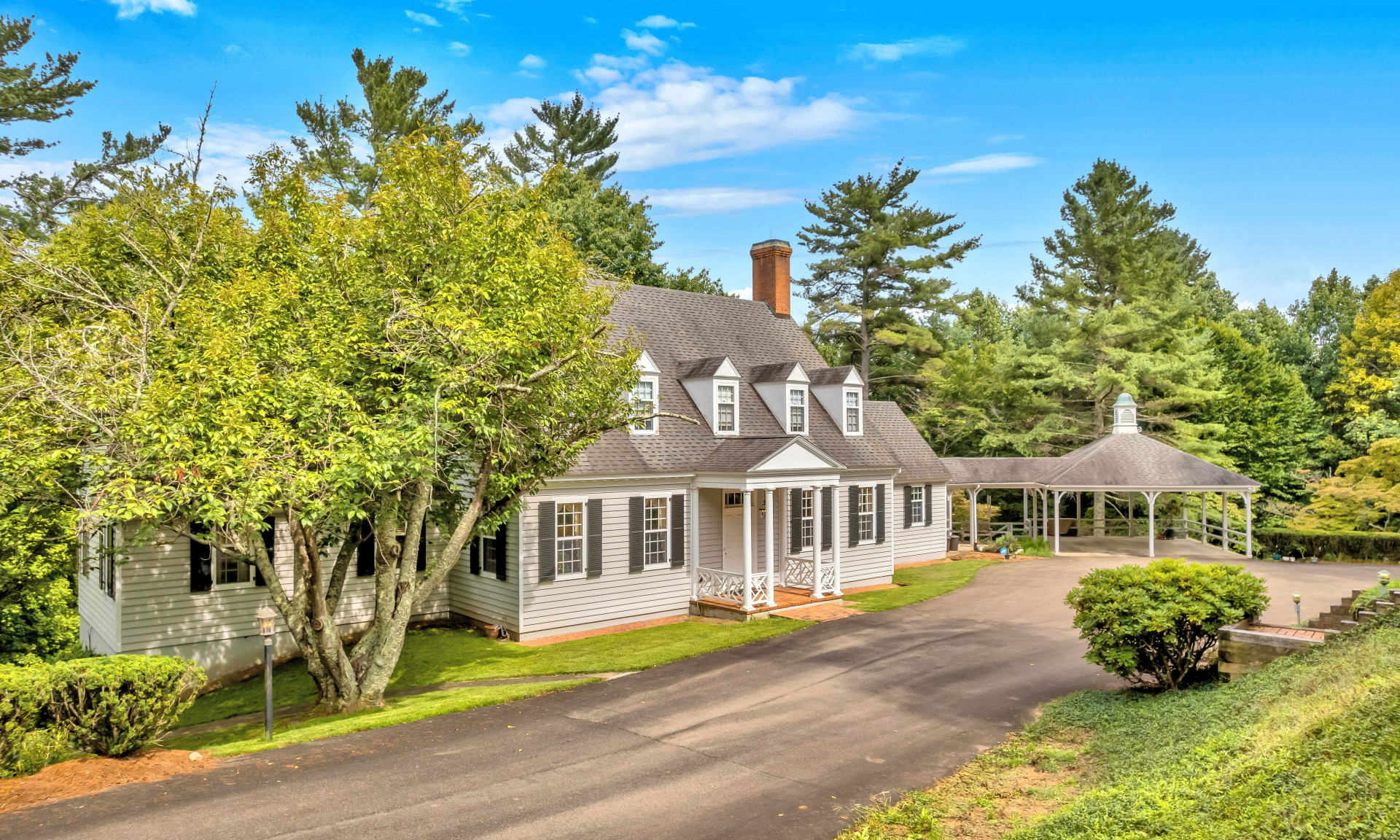 Colonial Style Home Estate VA Mountains