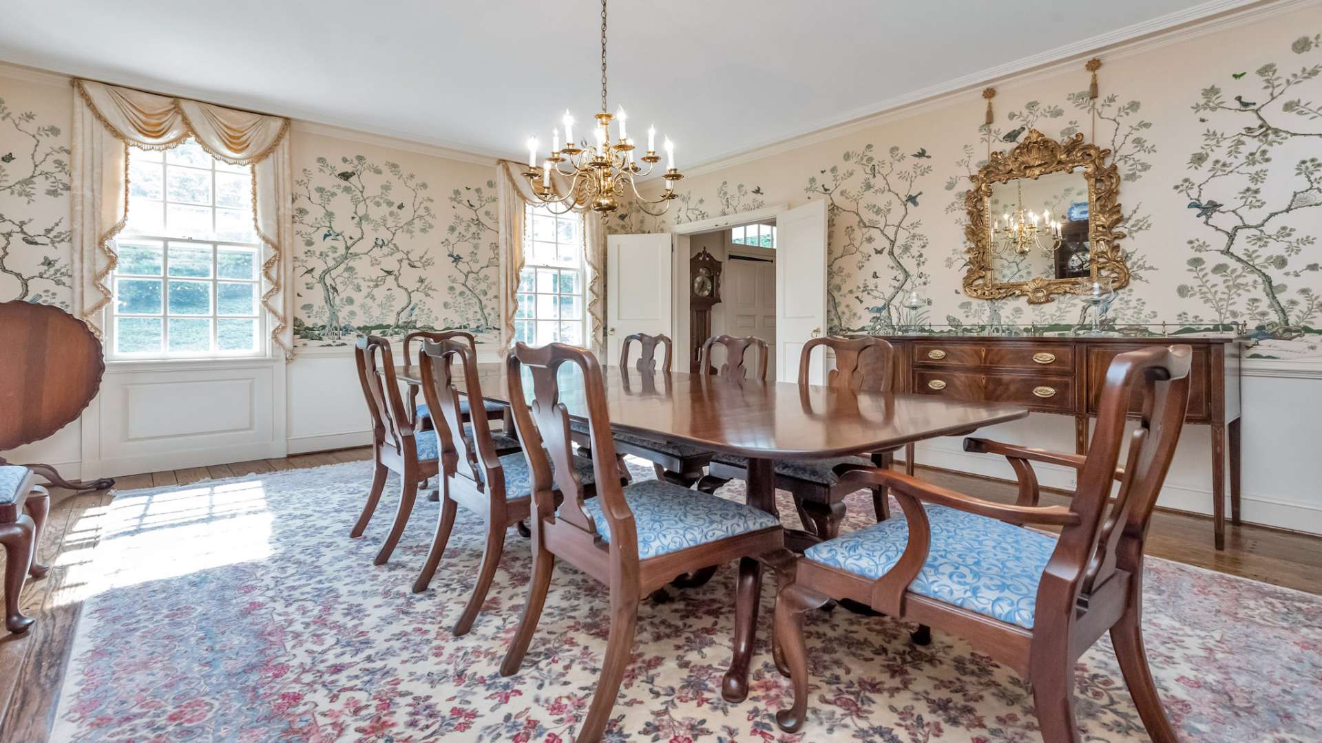 Again, notice the elegant design and the colonial influence. This home once hosted the social elite of the area and longs to do so again.