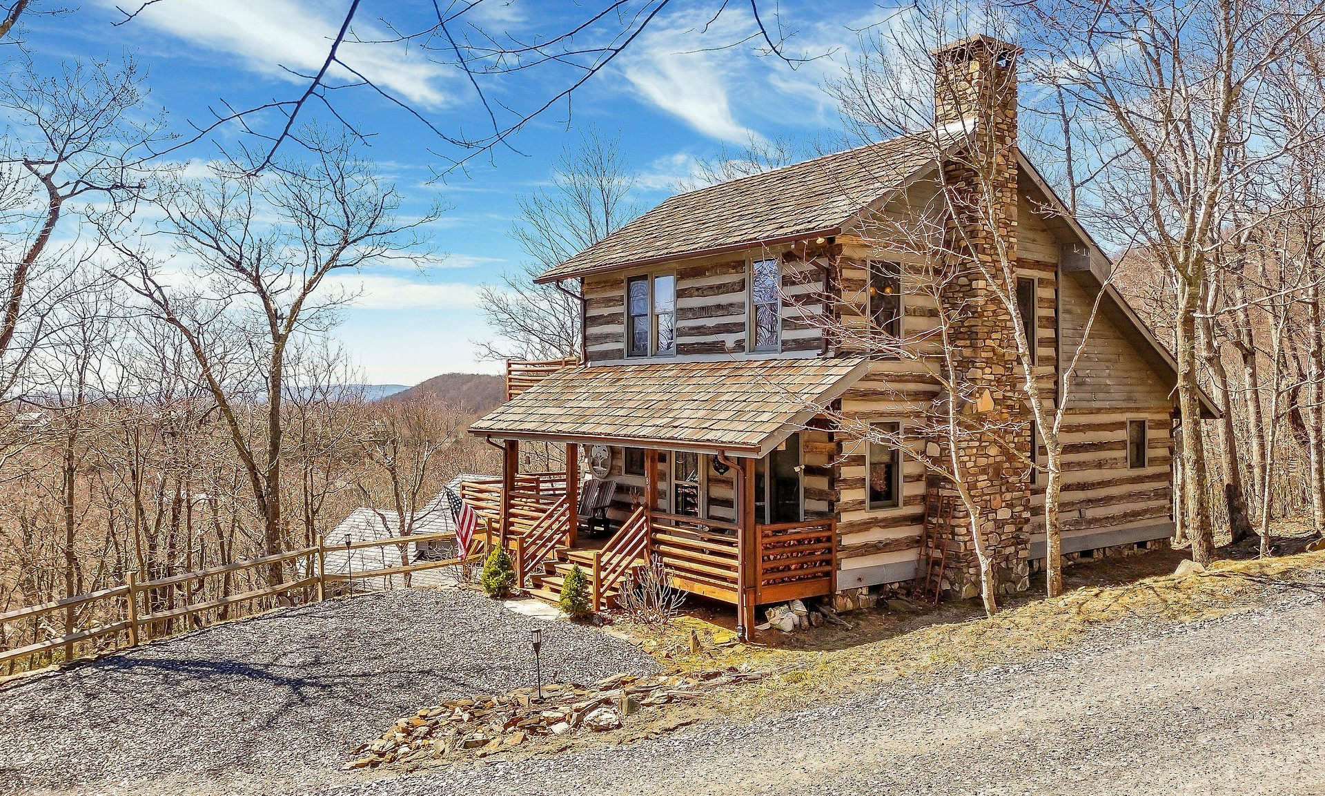 This cozy cabin is nestled in the picturesque community of Stonebridge