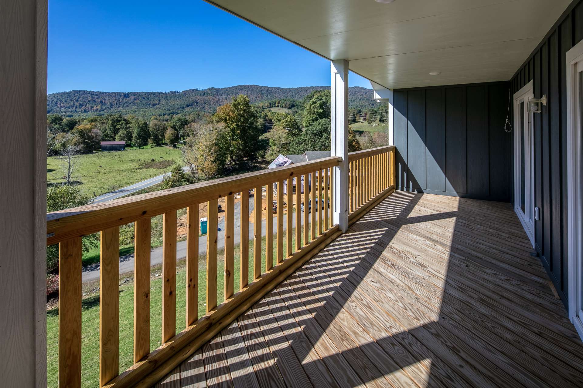 Here you can enjoy panoramic views of surrounding pastures and mountains.